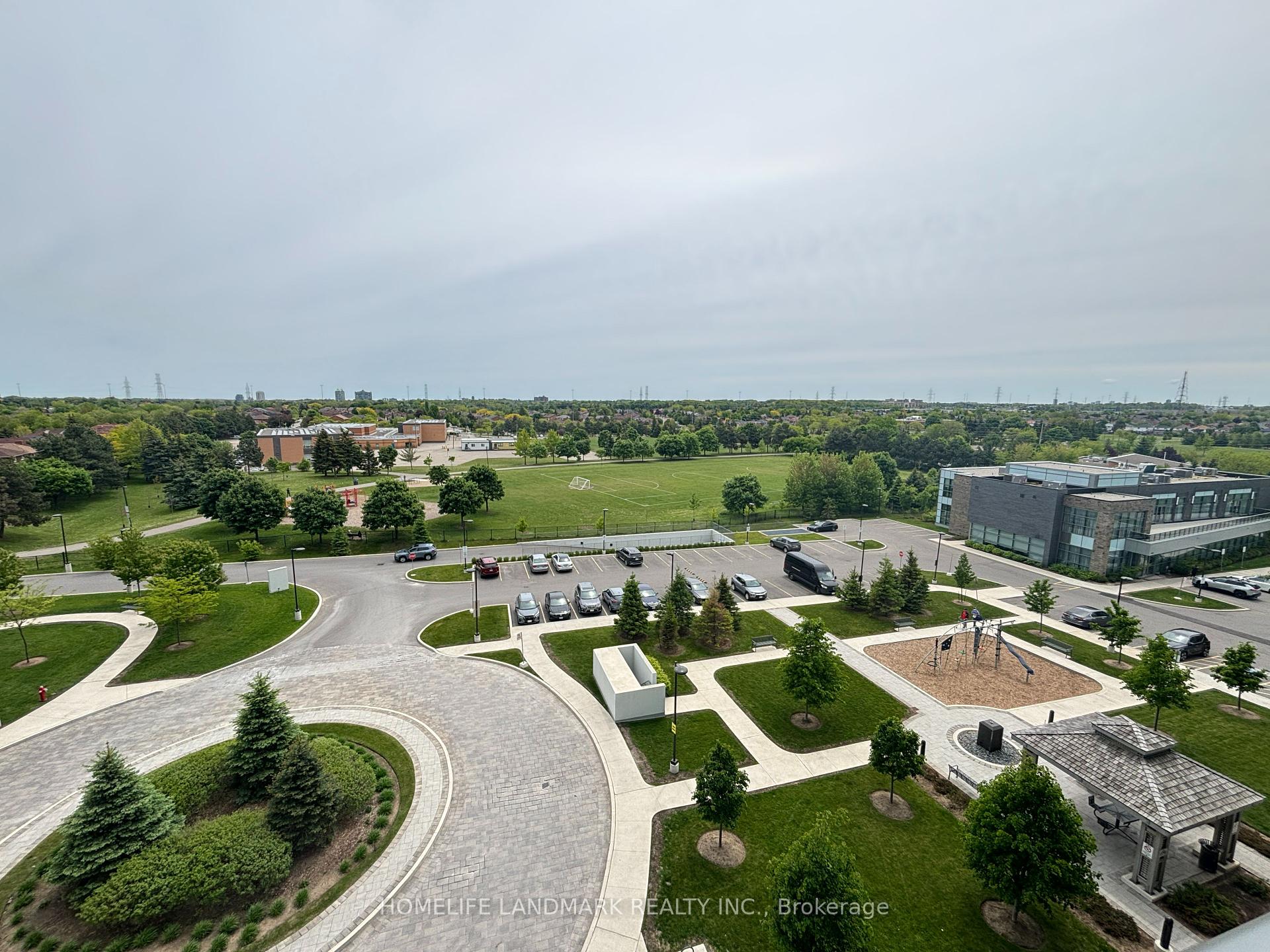 3 Bedrooms Condo at 4677 Glen Erin, Mississauga For sale