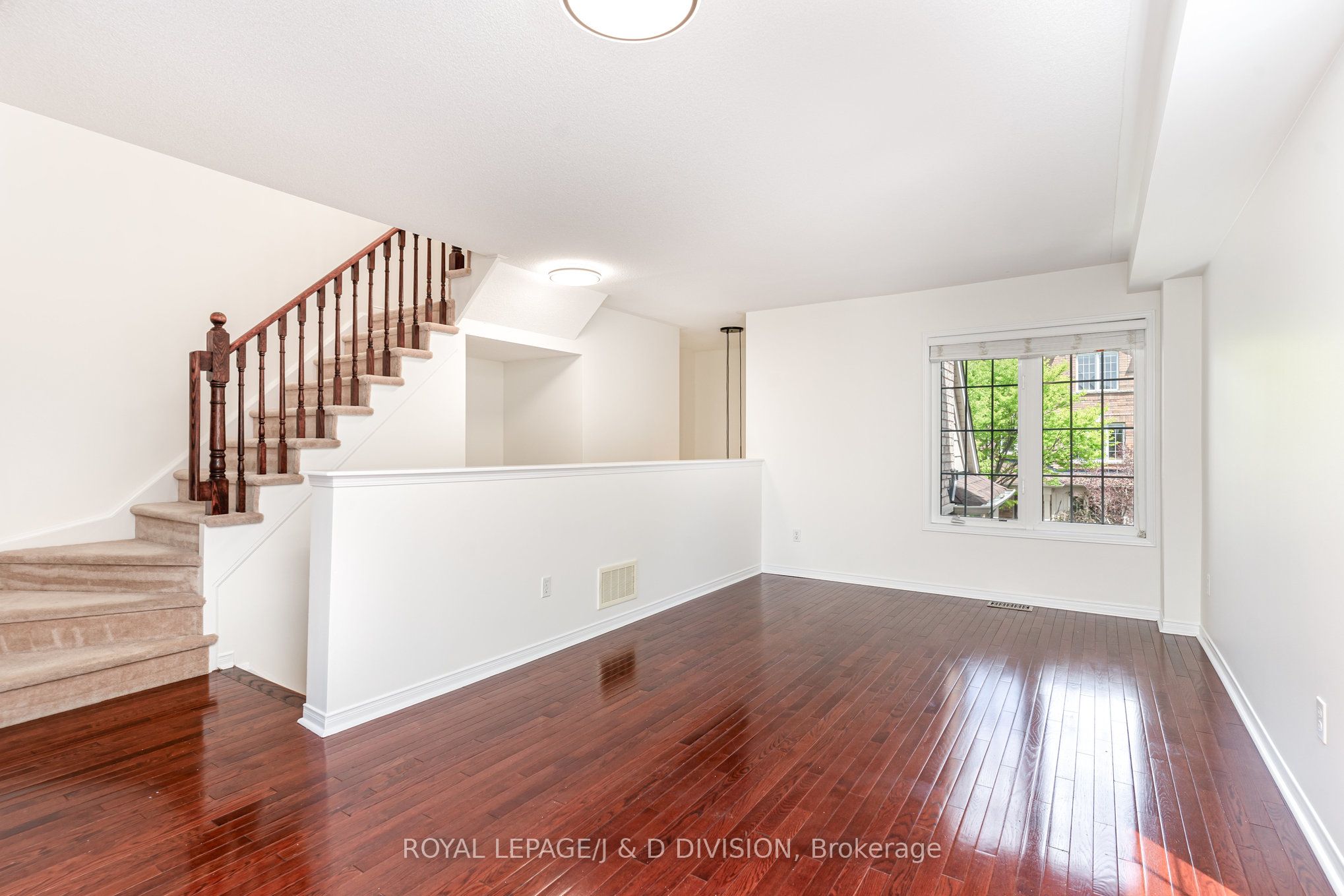 8 John Allan Cameron Street