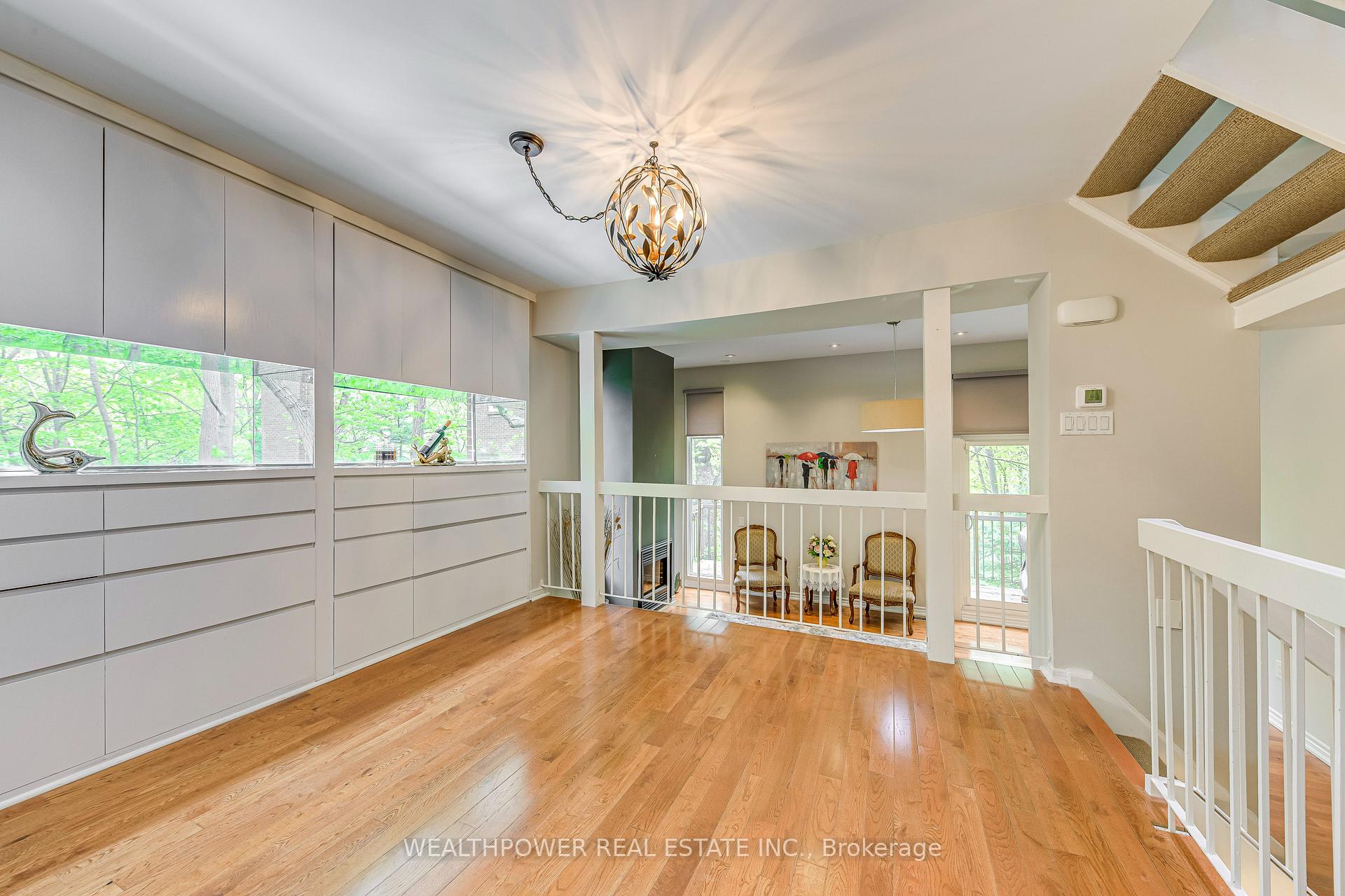 3 Bedrooms Condo at 1250 Marlborough, Oakville For sale