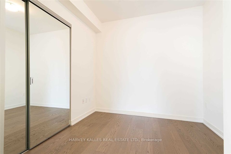 1 Yorkville Avenue 705