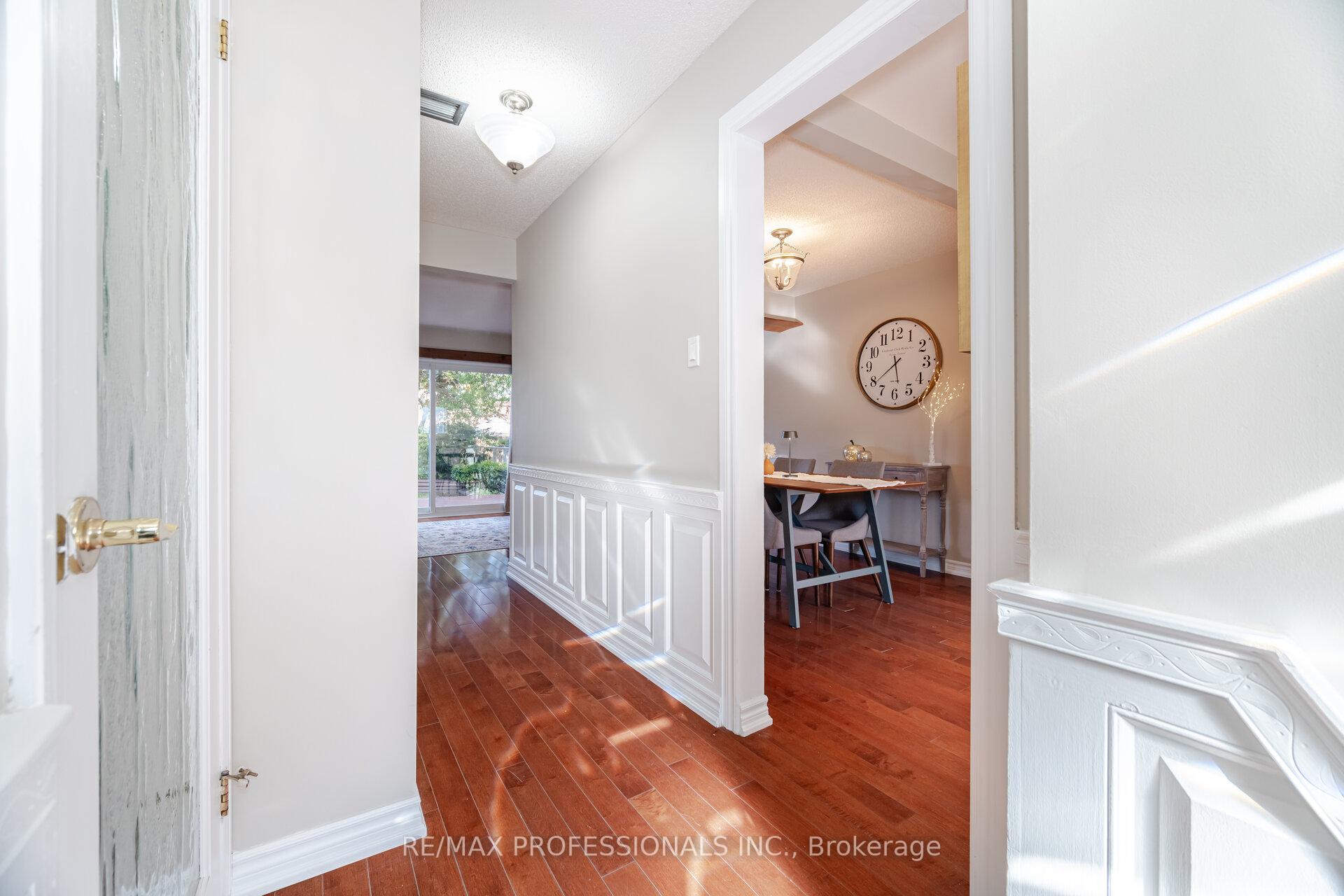 3 Bedrooms Condo at 582 Renforth, Toronto For sale