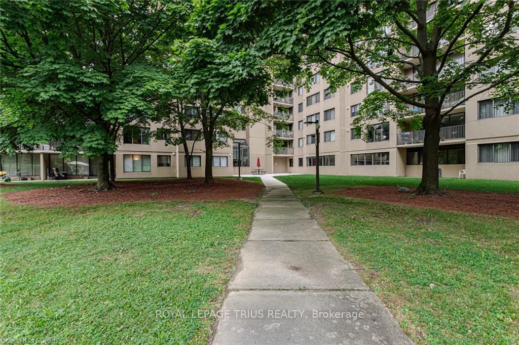 2 Bedrooms Condo at 6500 Montevideo,  Mississauga For sale