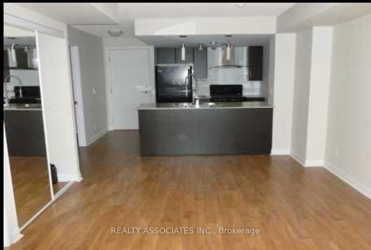 2 Bedrooms Condo at 25 Town Centre, Toronto For sale