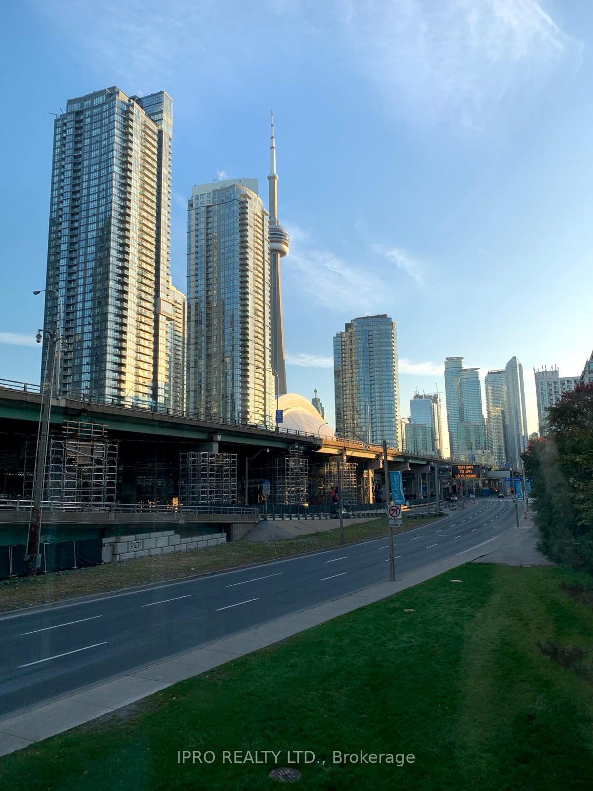 3 Bedrooms Condo at 500 Queens, Toronto For sale