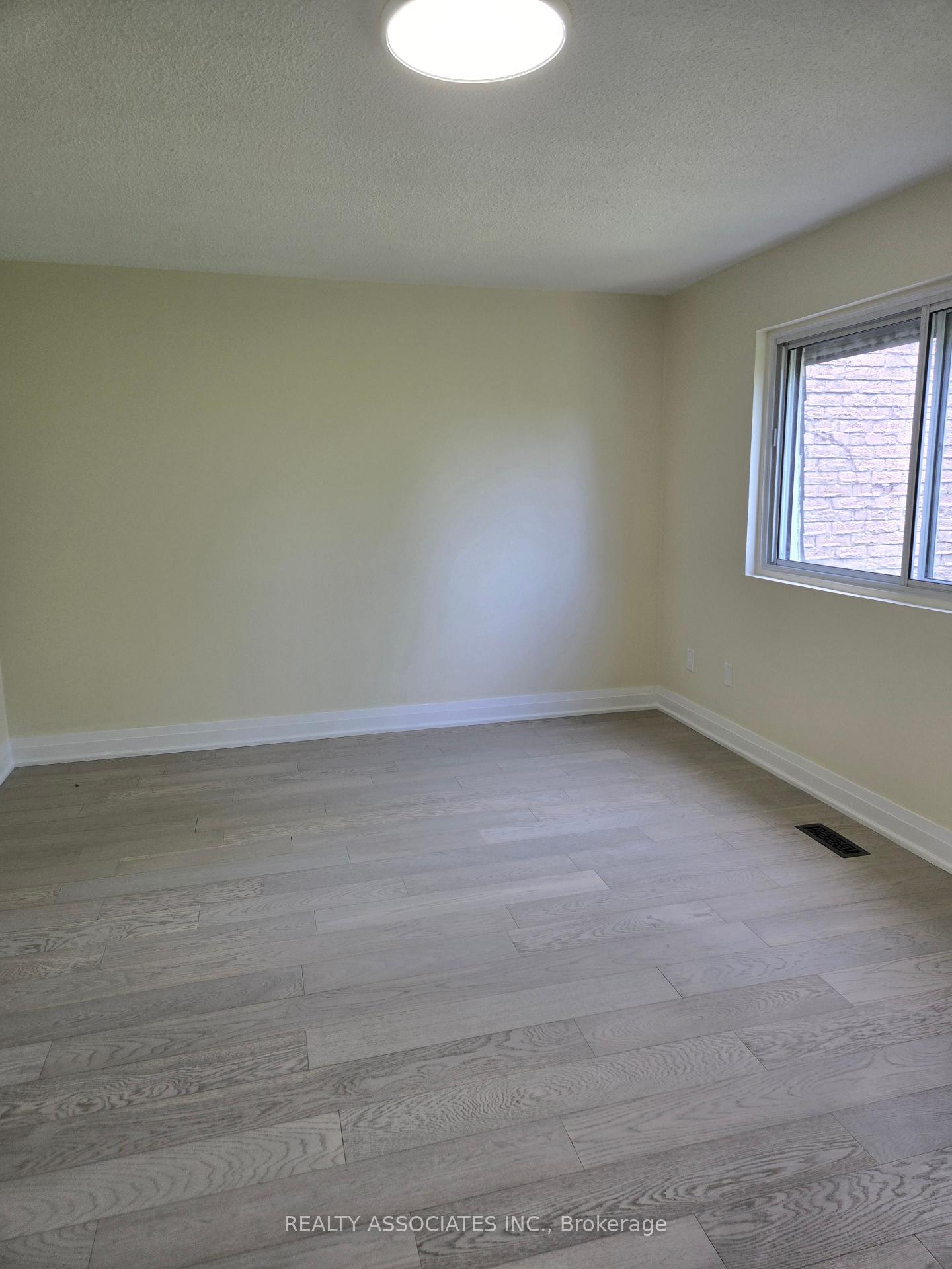 3 Bedrooms Condo at 2 Stonehill, Toronto For sale