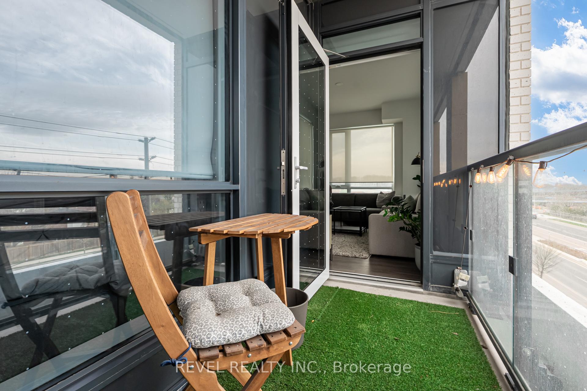 2 Bedrooms Condo at 7950 Bathurst, Vaughan For sale