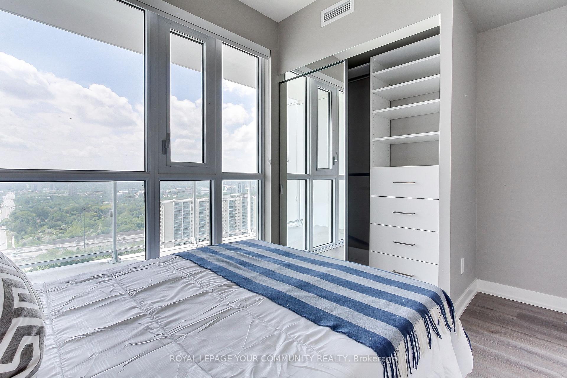 2 Bedrooms Condo at 10 Deerlick, Toronto For sale