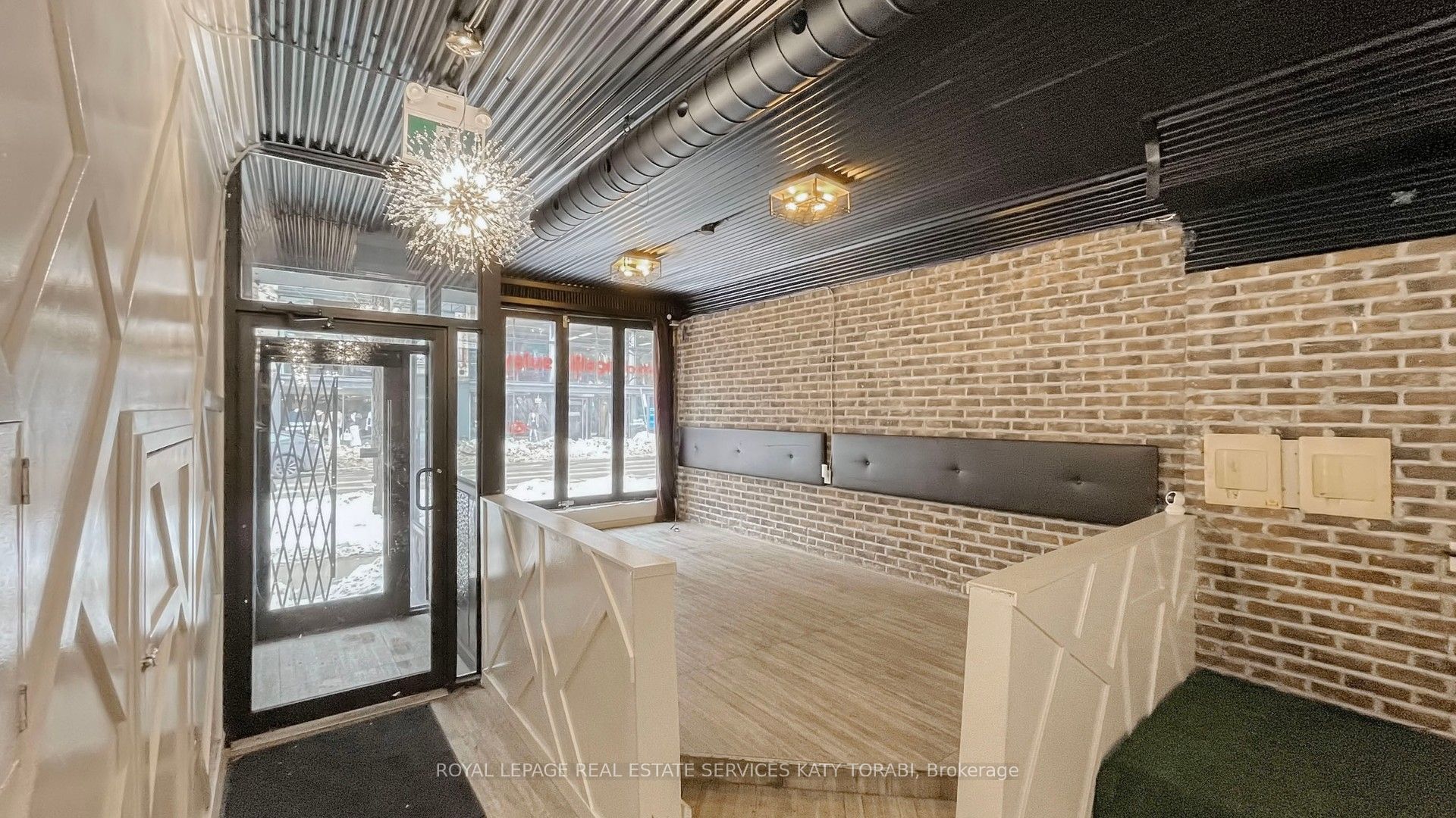 566 Queen Street W