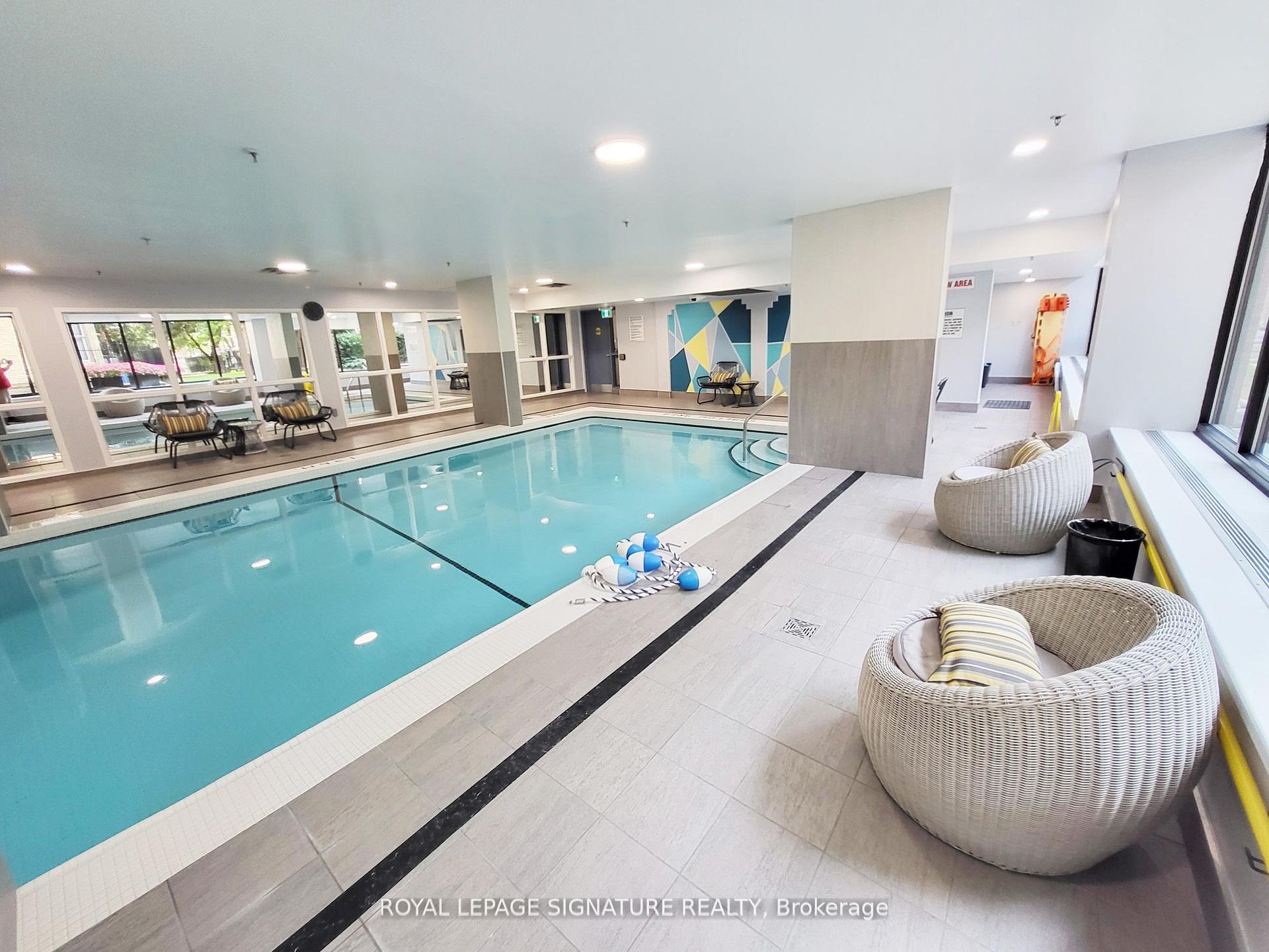 2 Bedrooms Condo at 77 Maitland, Toronto For sale