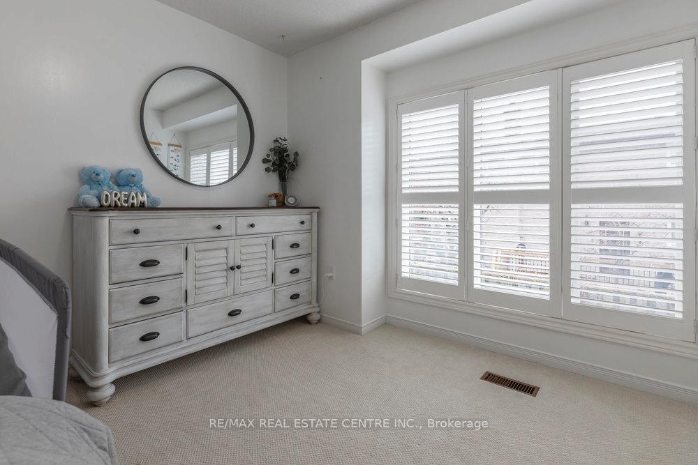 3 Bedrooms Condo at 2774 King,  Hamilton For sale