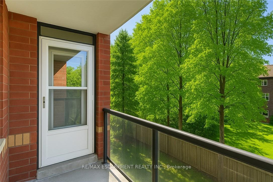 2 Bedrooms Condo at 2199 Sixth,  Oakville For sale