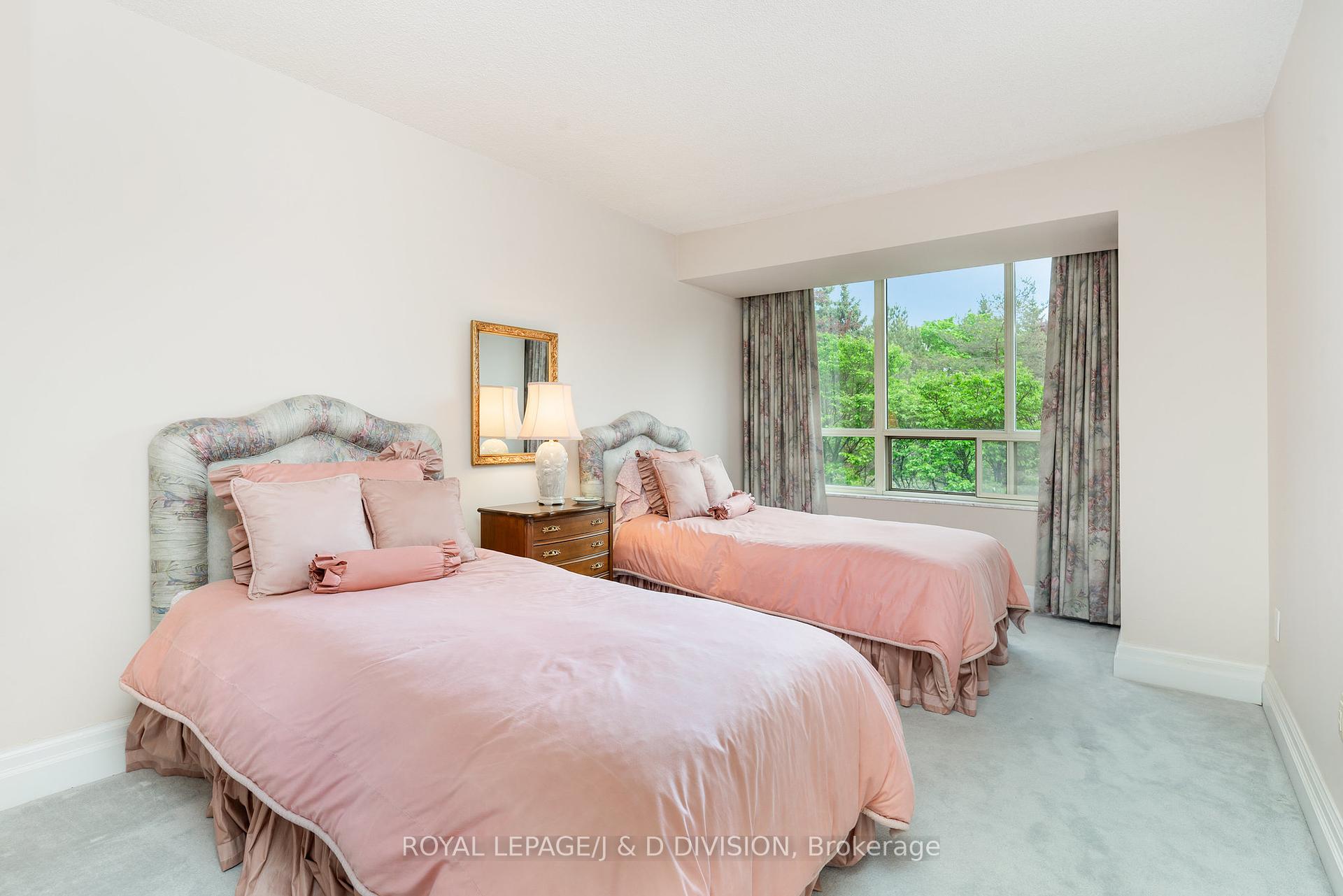 3 Bedrooms Condo at 225 The Donway, Toronto For sale