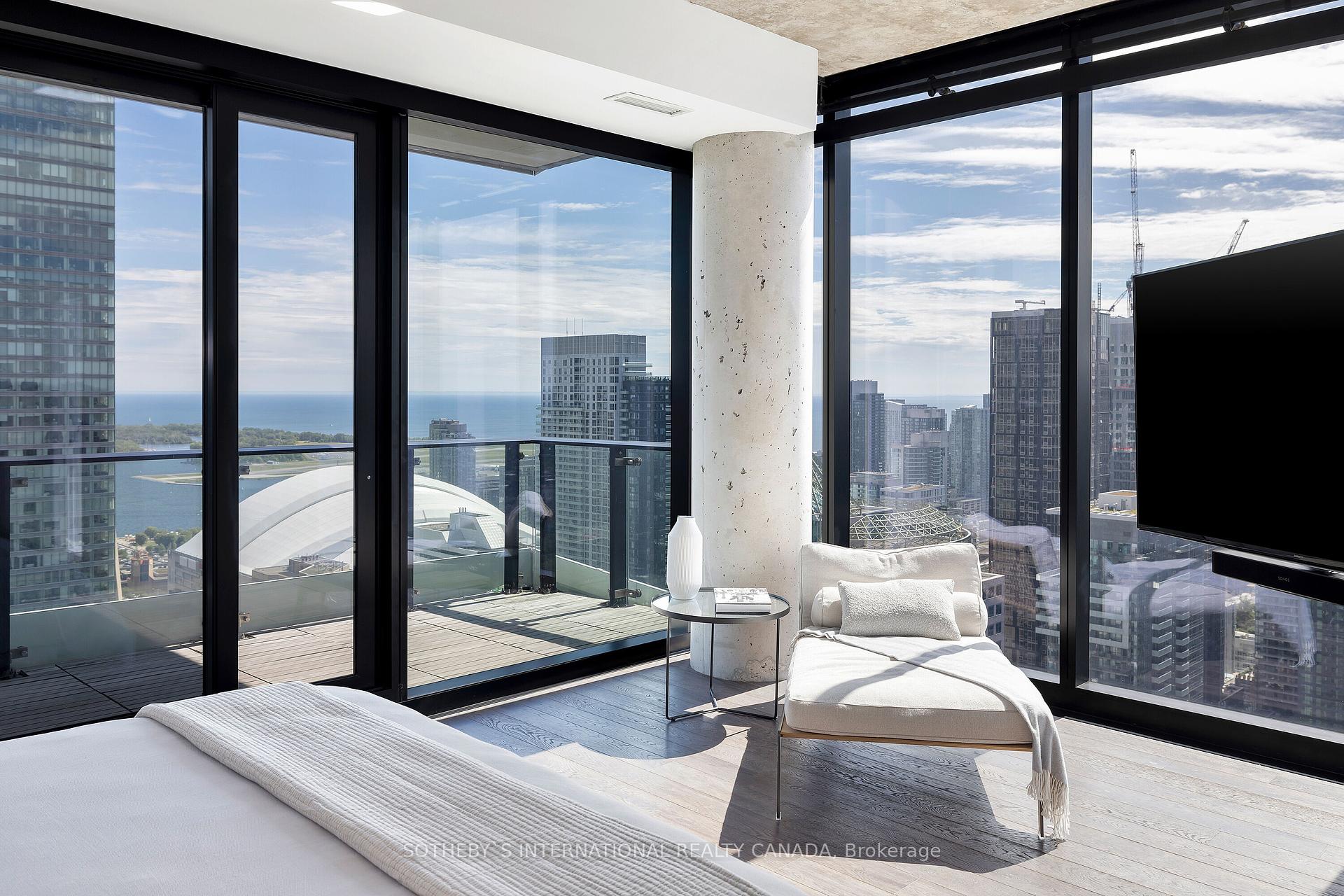 4 Bedrooms Condo at 224 King,  Toronto For sale