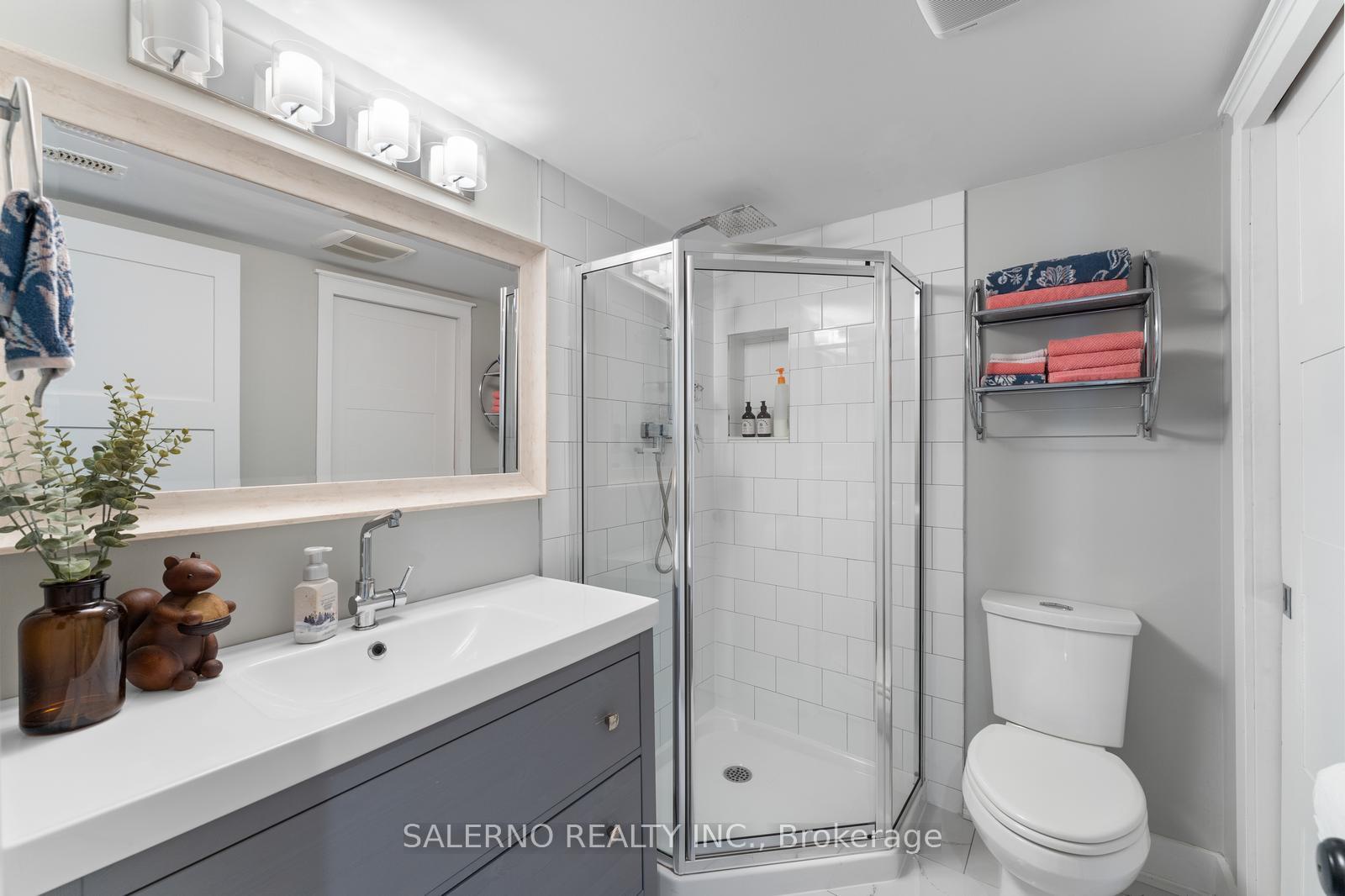 3 Bedrooms Condo at 1701 Lampman, Burlington For sale