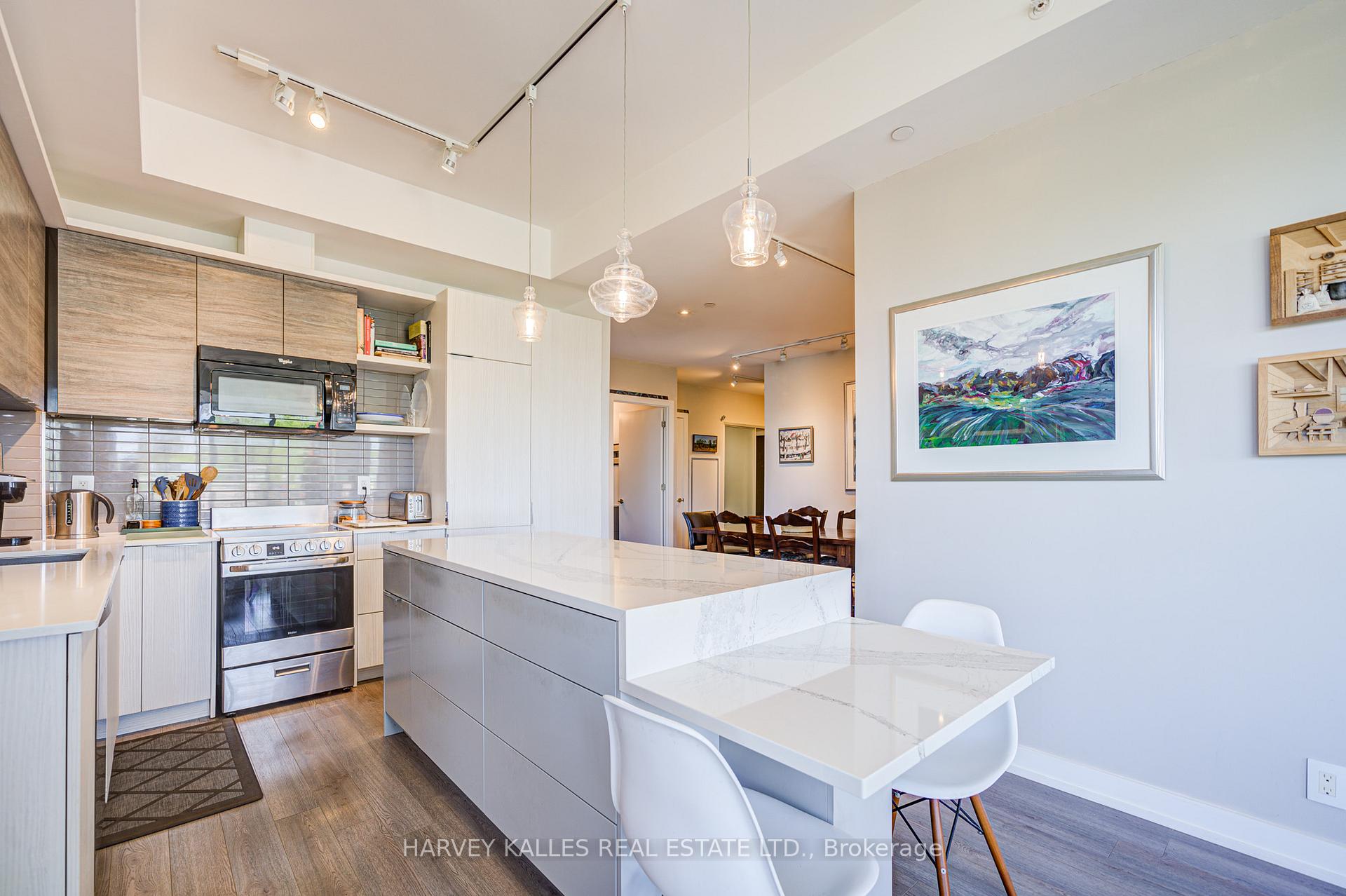 2 Bedrooms Condo at 6 Parkwood, Toronto For sale