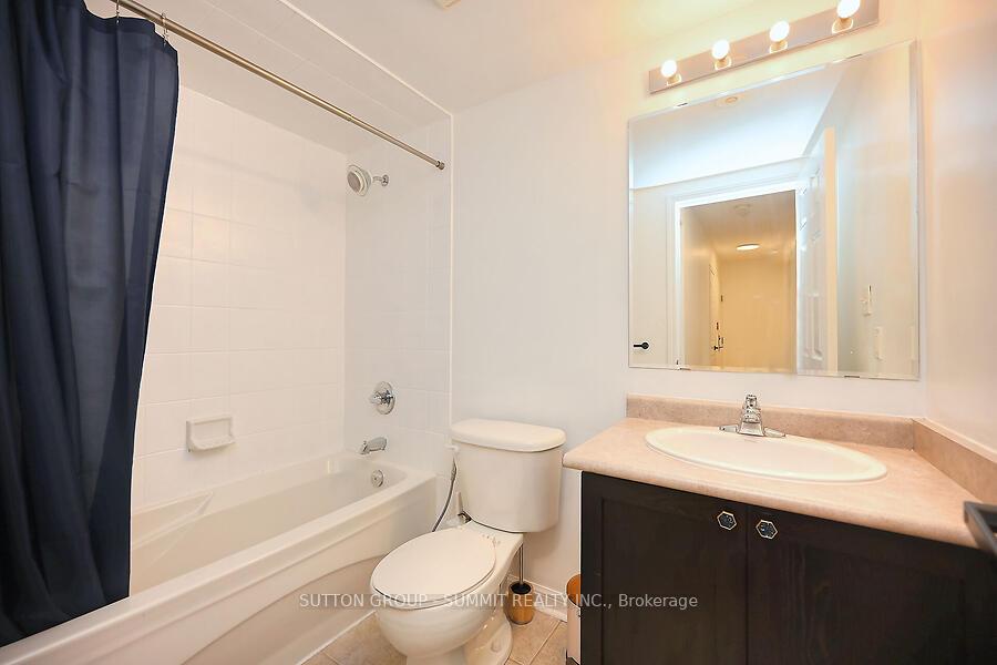 3 Bedrooms Condo at 633 DUNDAS,  Mississauga For sale