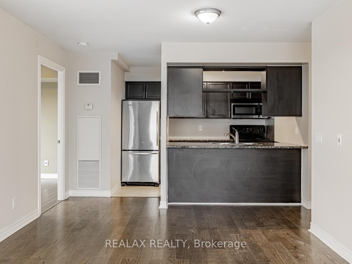 3 Bedrooms Condo at 70 Town Centre,  Toronto For sale
