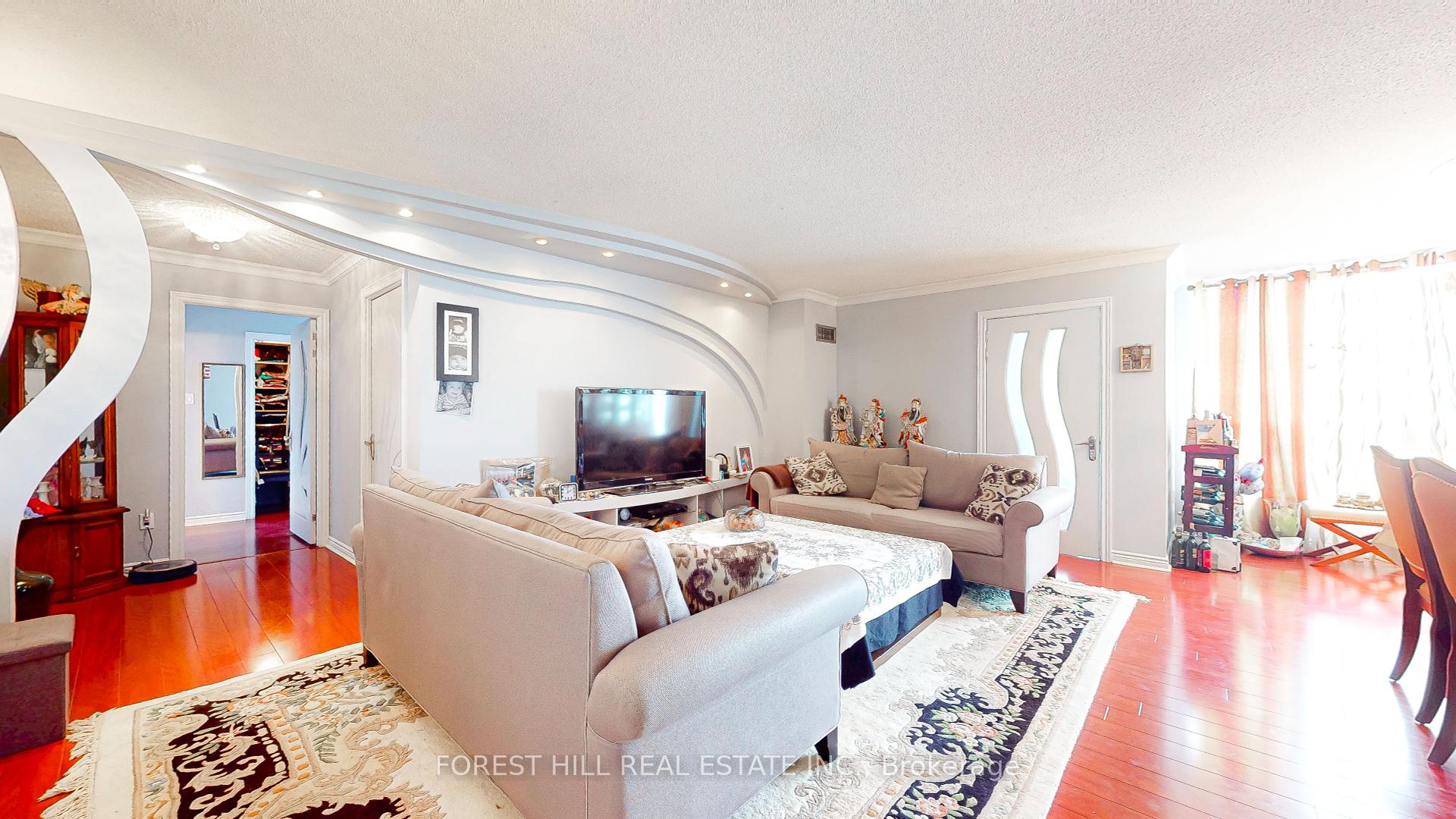 3 Bedrooms Condo at 1 Clark, Vaughan For sale
