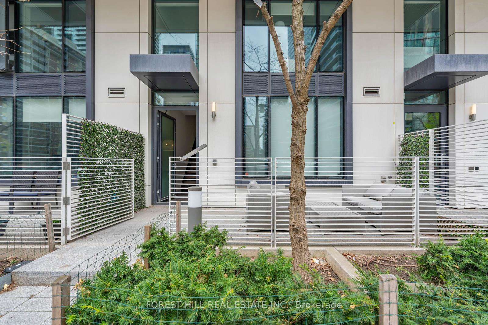2 Bedrooms Condo at 161 Roehampton, Toronto For sale
