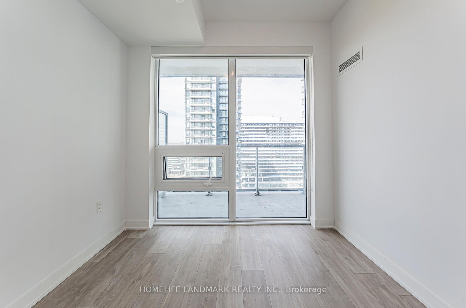 3 Bedrooms Condo at 4675 Metcalfe, Mississauga For sale