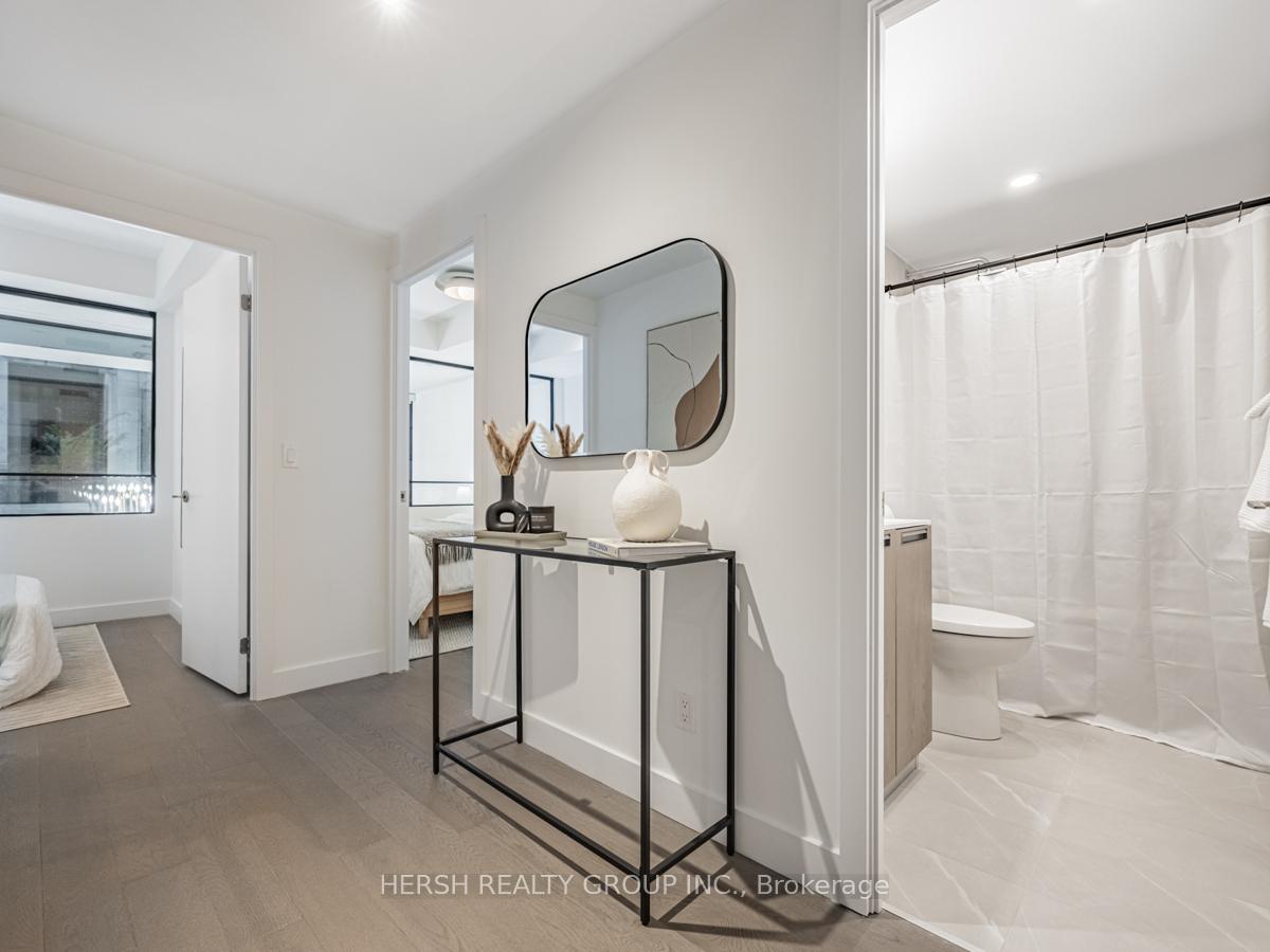 2 Bedrooms Condo at 160 Kingsway,  Toronto For sale