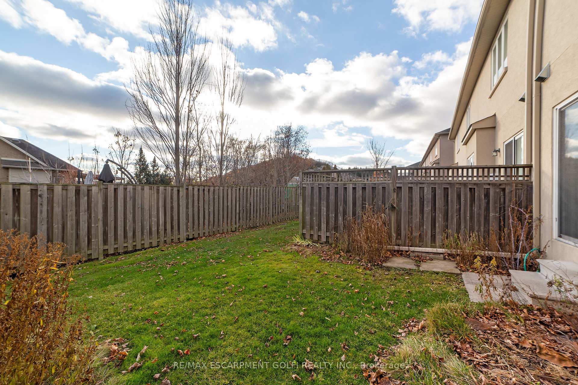 3 Bedrooms Condo at 7 FOREST VALLEY,  Hamilton For sale