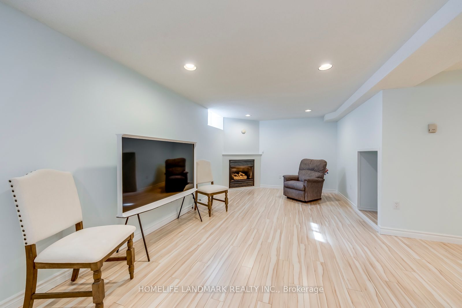 503 BLENHEIM Crescent