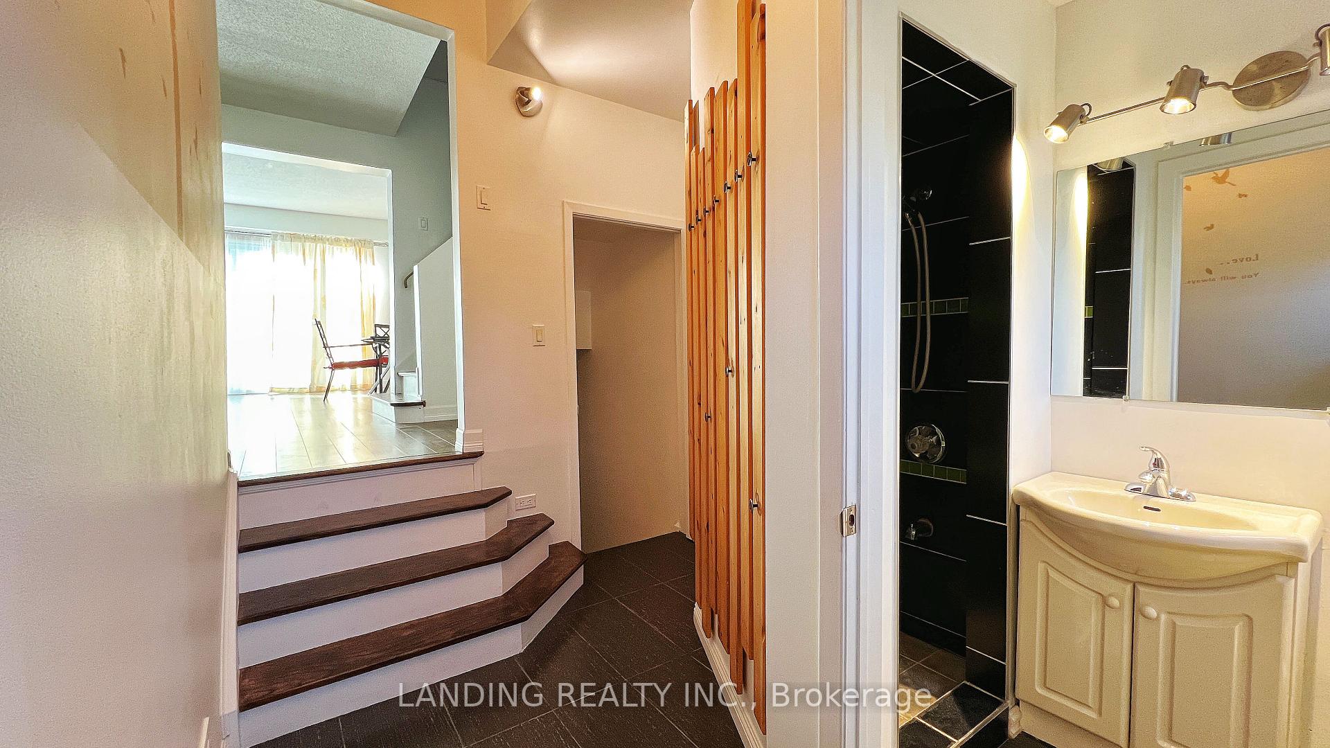 4 Bedrooms Condo at 22 KING HENRY’S, Toronto For sale