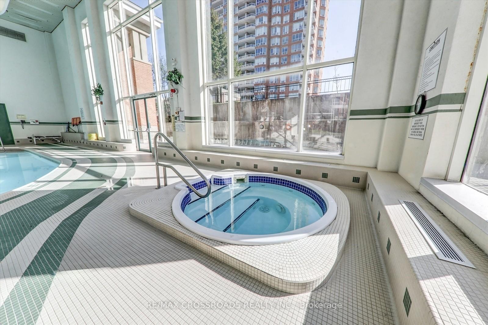 2 Bedrooms Condo at 400 Mclevin, Toronto For sale