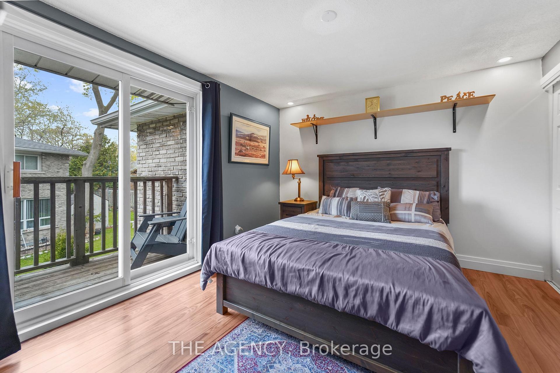 3 Bedrooms Condo at 965 Francis, Burlington For sale