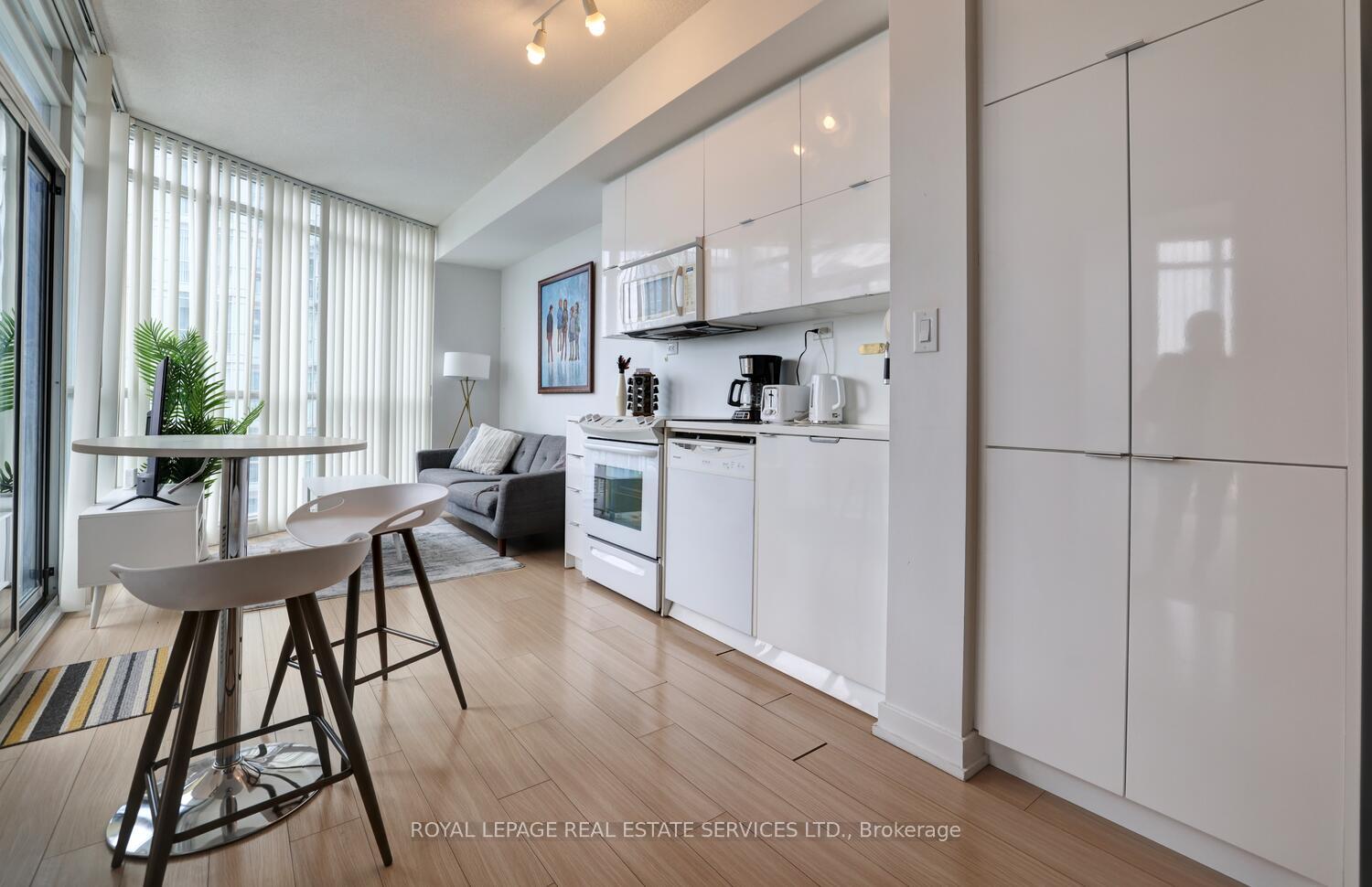 1 Bedroom Condo at 21 Iceboat,  Toronto For sale