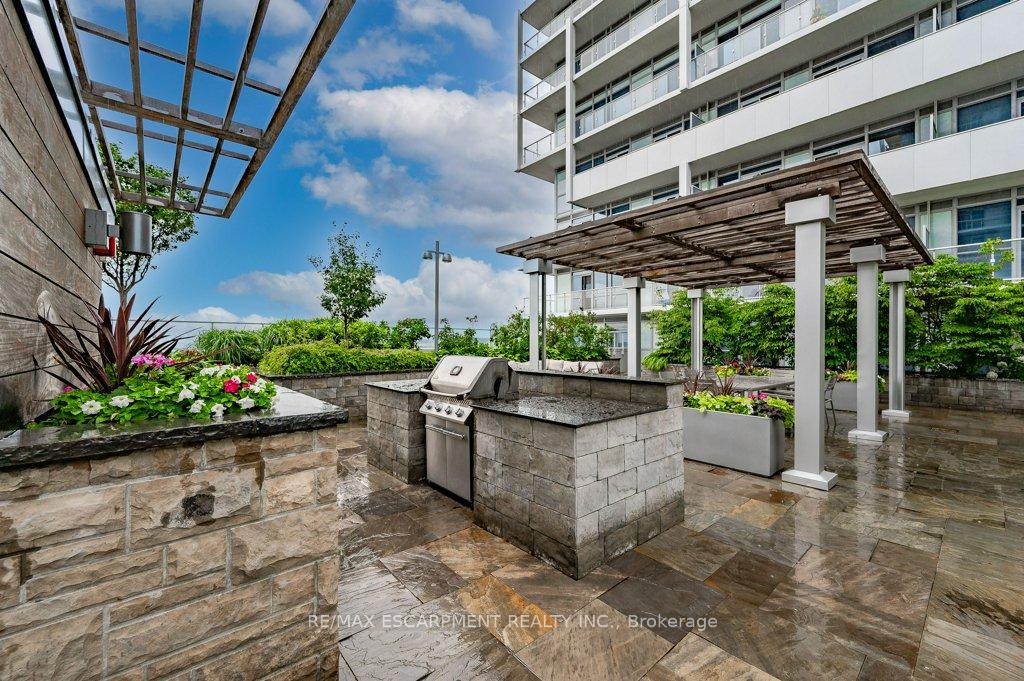 2 Bedrooms Condo at 55 Speers, Oakville For sale