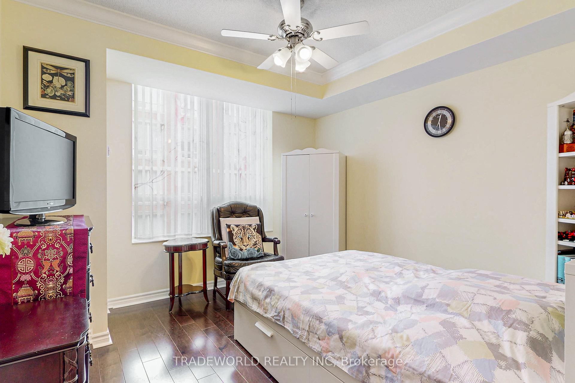2 Bedrooms Condo at 18 William Carson, Toronto For sale