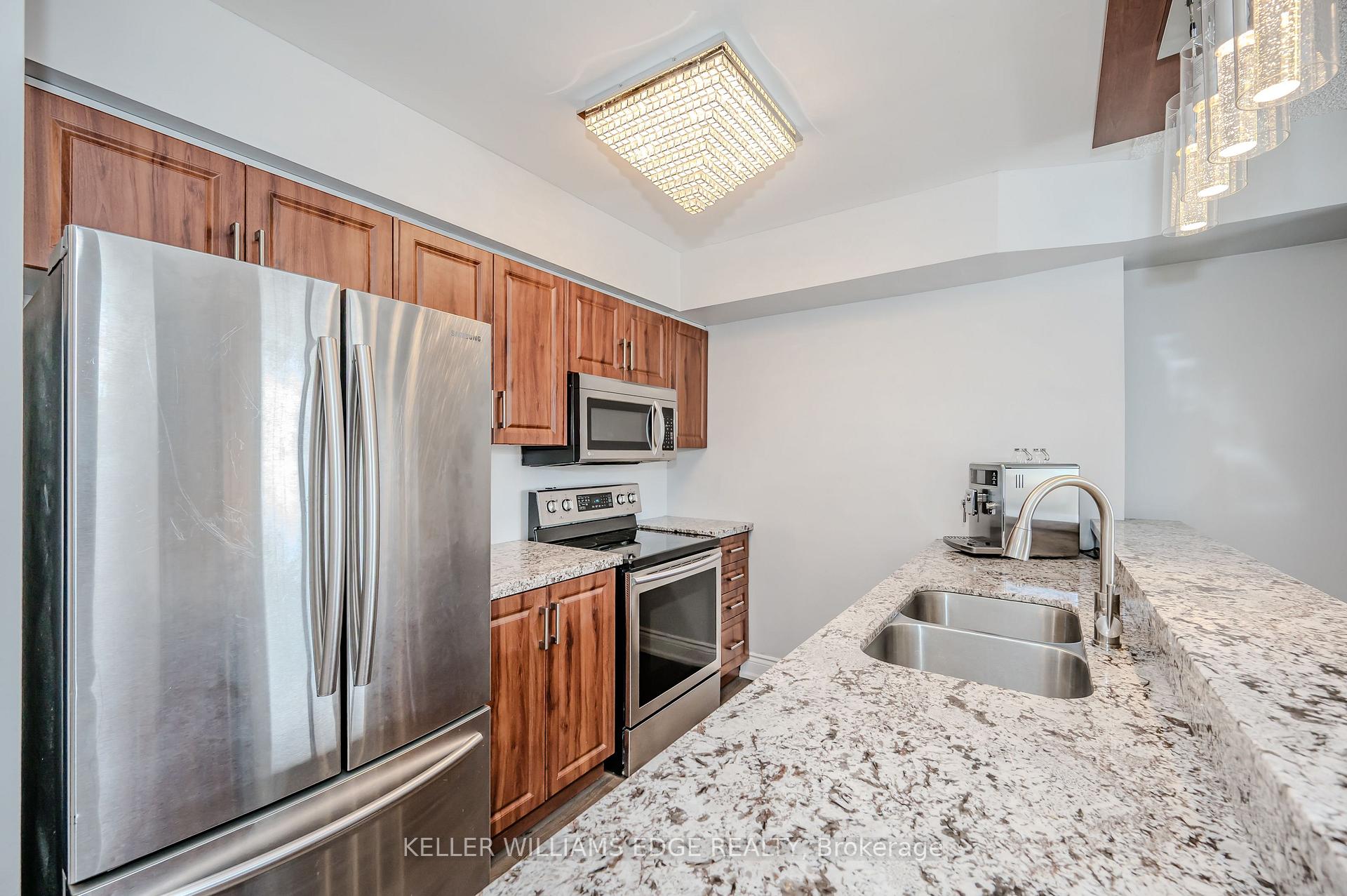 3 Bedrooms Condo at 1000 Cedarglen, Mississauga For sale