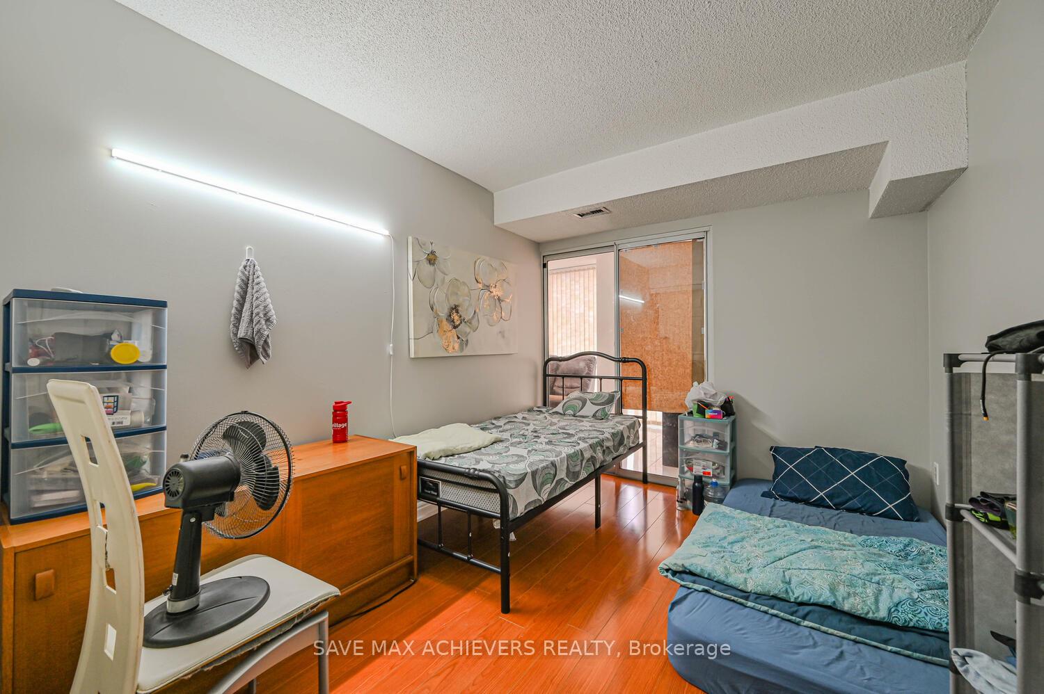 3 Bedrooms Condo at 21 Markbrook, Toronto For sale