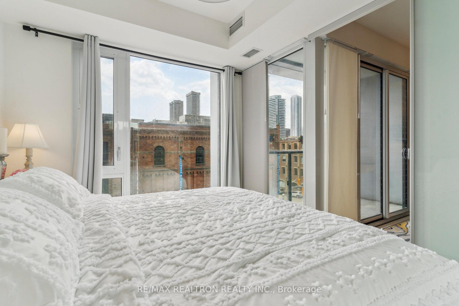 2 Bedrooms Condo at 158 Front, Toronto For sale