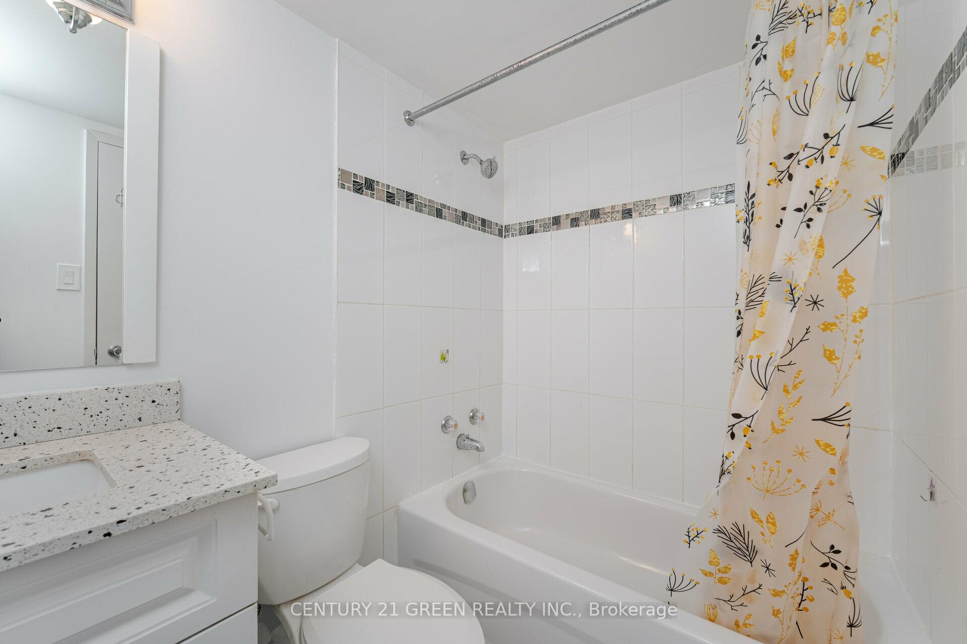 4 Bedrooms Condo at 5 Parkway Forest,  Toronto For sale