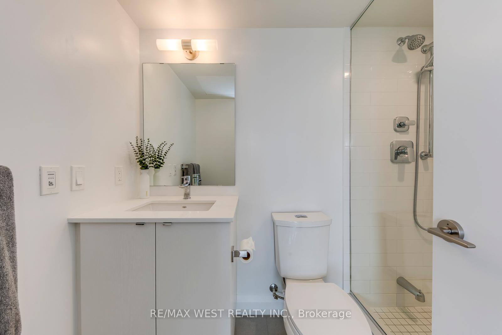 3 Bedrooms Condo at 1461 Lawrence, Toronto For sale