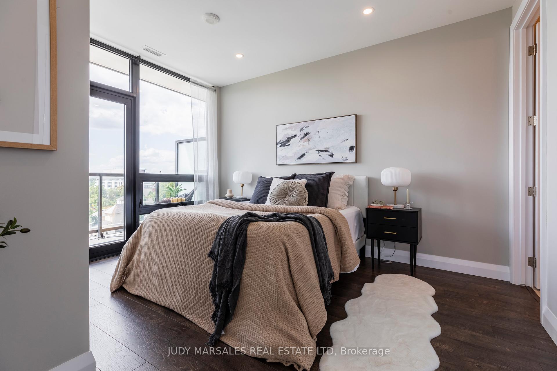 2 Bedrooms Condo at 101 Locke,  Hamilton For sale