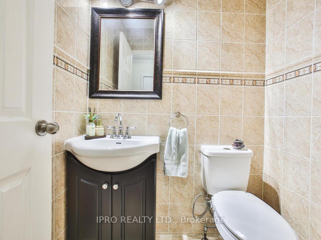4 Bedrooms Condo at 485 Meadows, Mississauga For sale