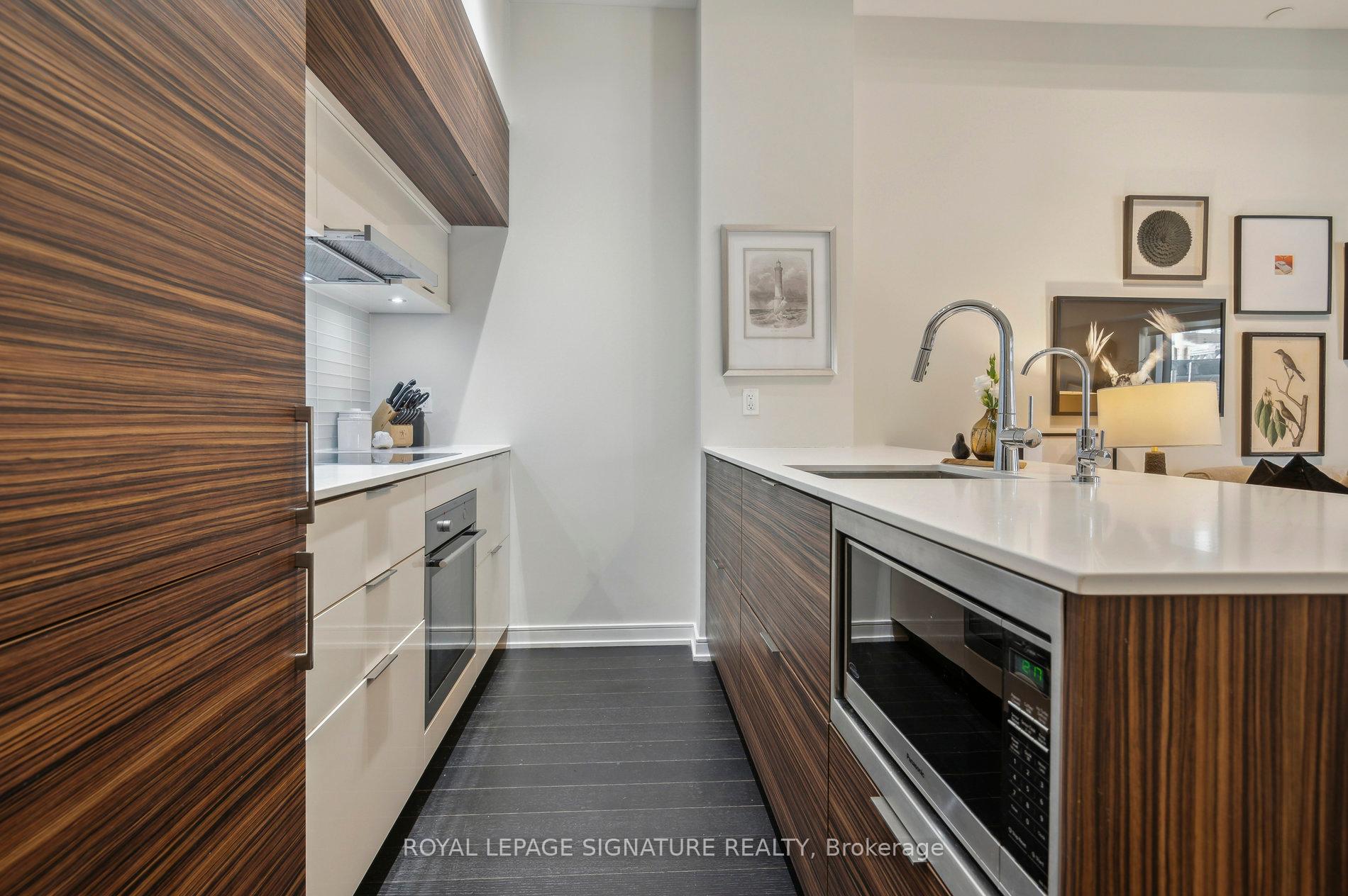 2 Bedrooms Condo at 88 Scott, Toronto For sale