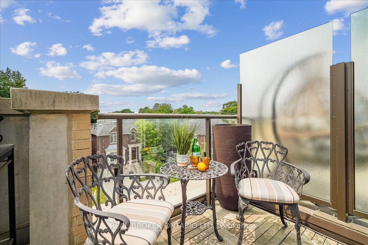 3 Bedrooms Condo at 191 Duplex, Toronto For sale