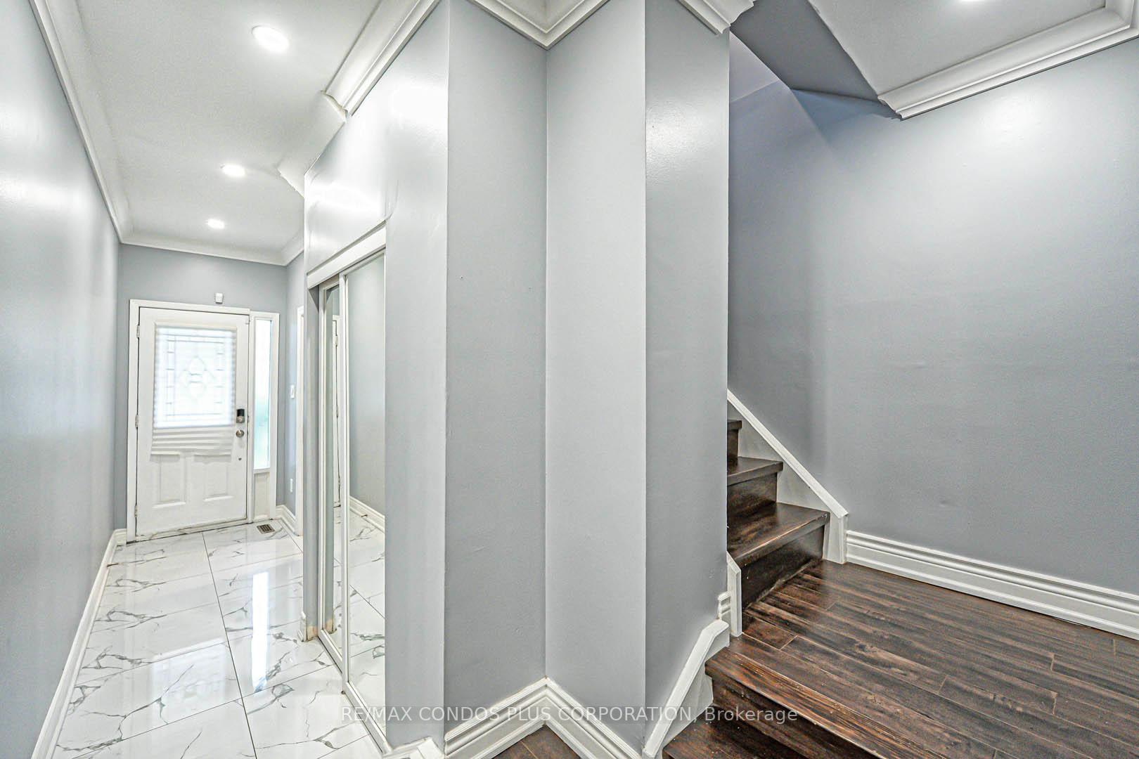 3 Bedrooms Condo at 525 Meadows, Mississauga For sale