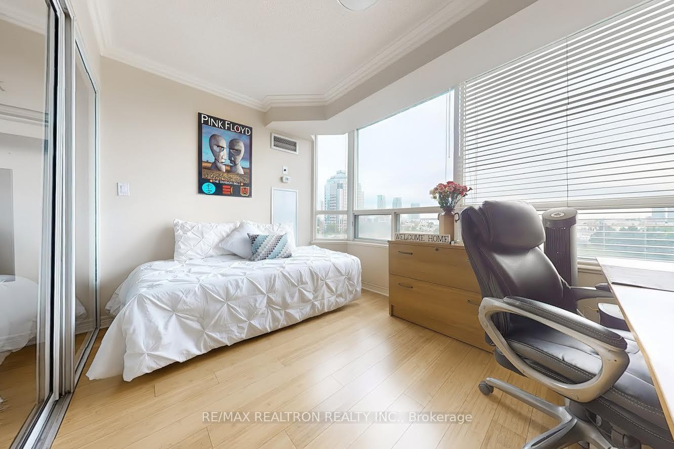 3 Bedrooms Condo at 68 Corporate, Toronto For sale