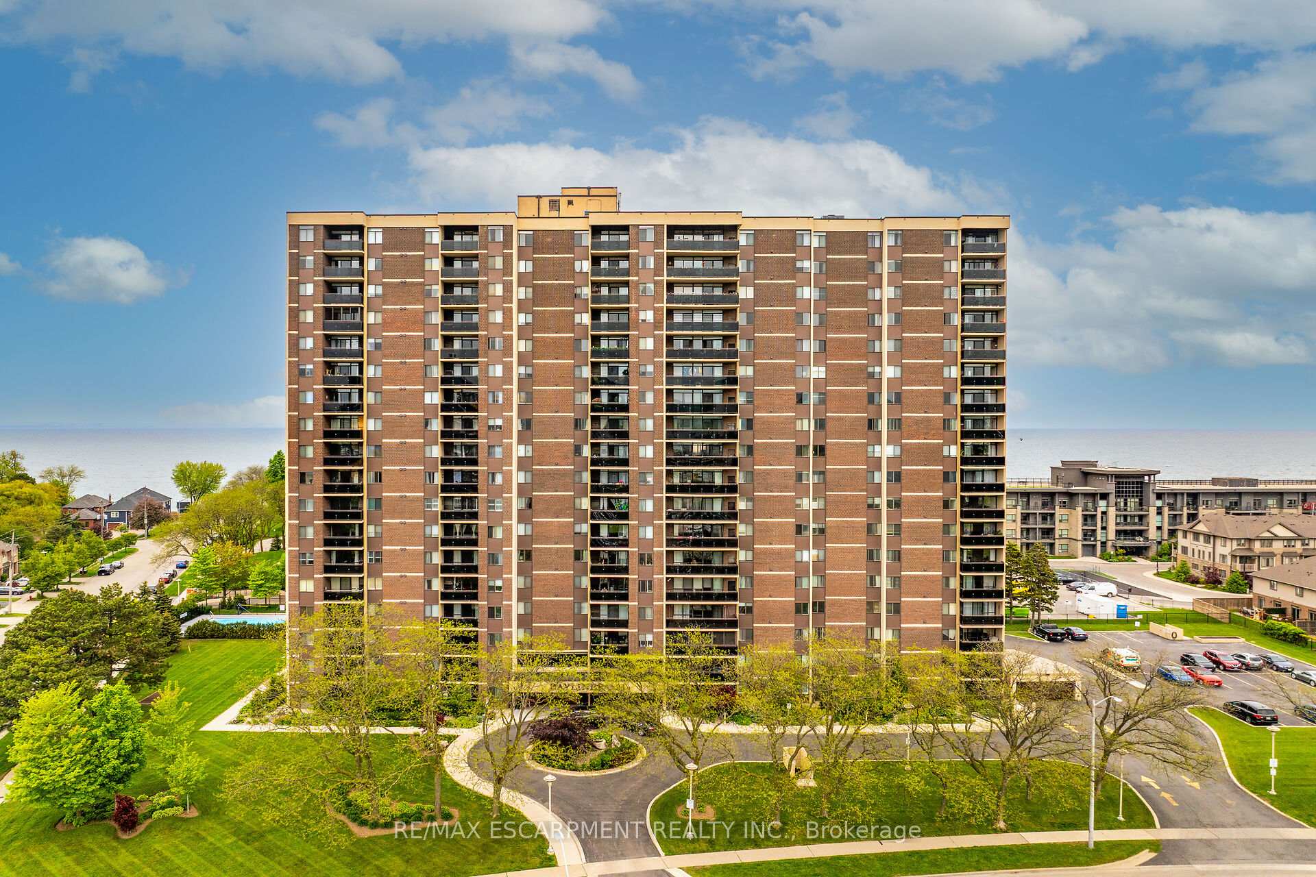 3 Bedrooms Condo at 301 Frances, Hamilton For sale