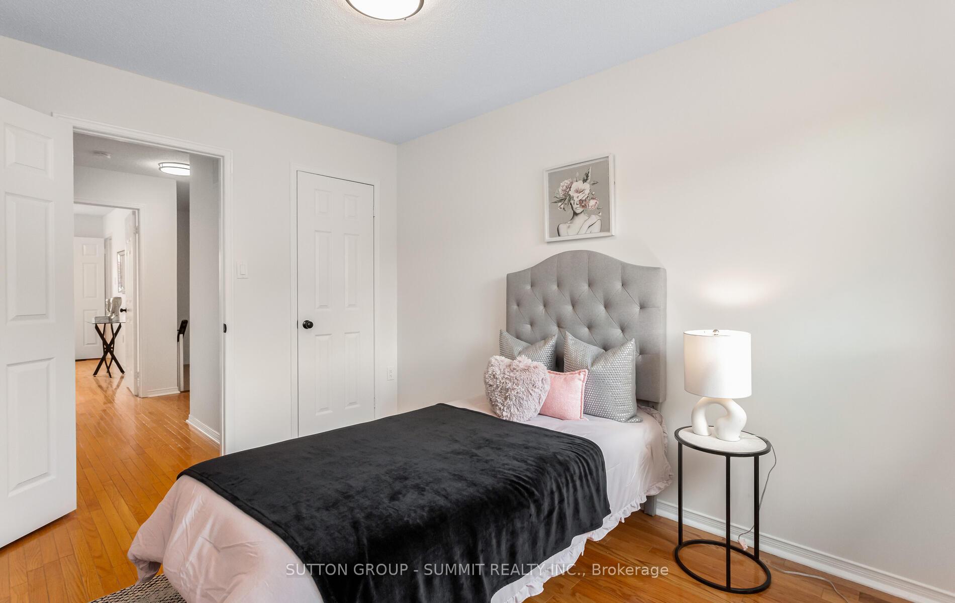 3 Bedrooms Condo at 550 Steddick, Mississauga For sale
