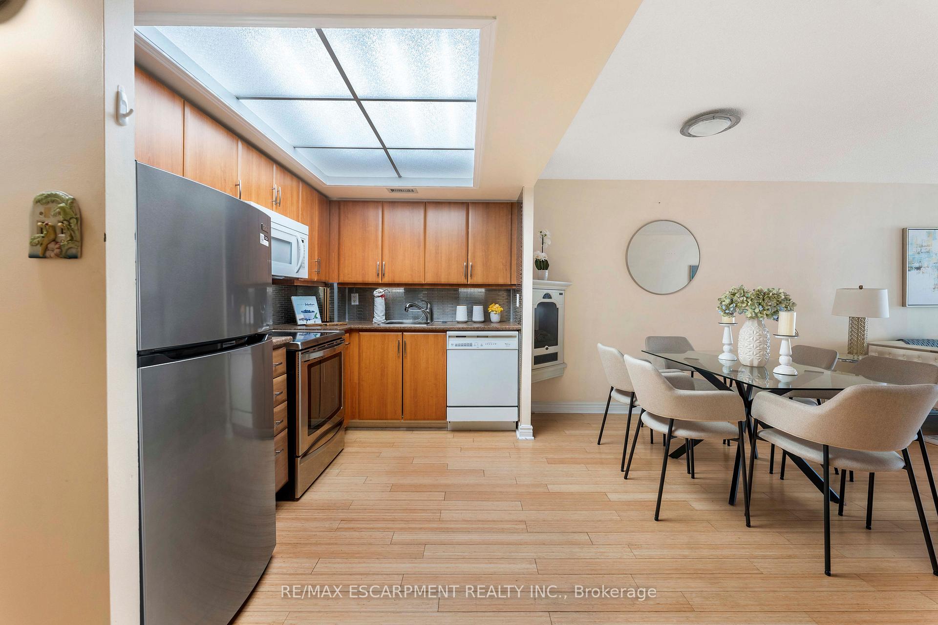 3 Bedrooms Condo at 65 Scadding, Toronto For sale