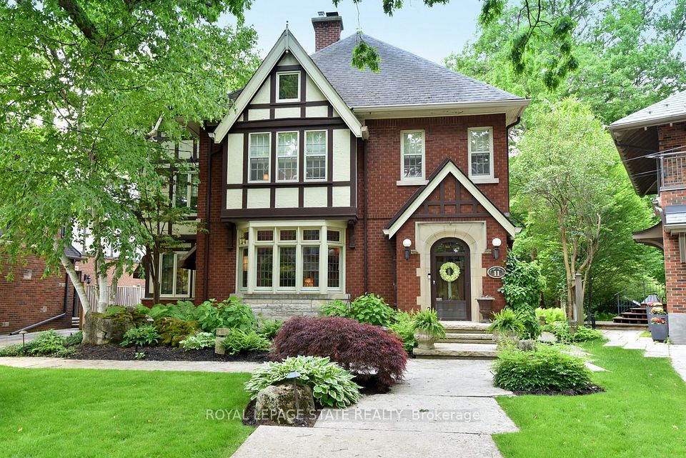 11 Oak Knoll