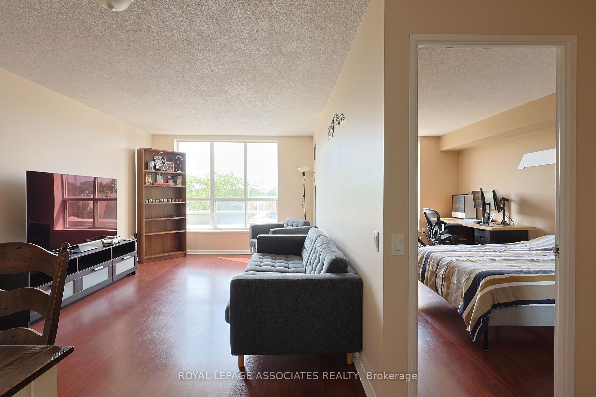 1 Bedroom Condo at 21 Overlea, Toronto For sale