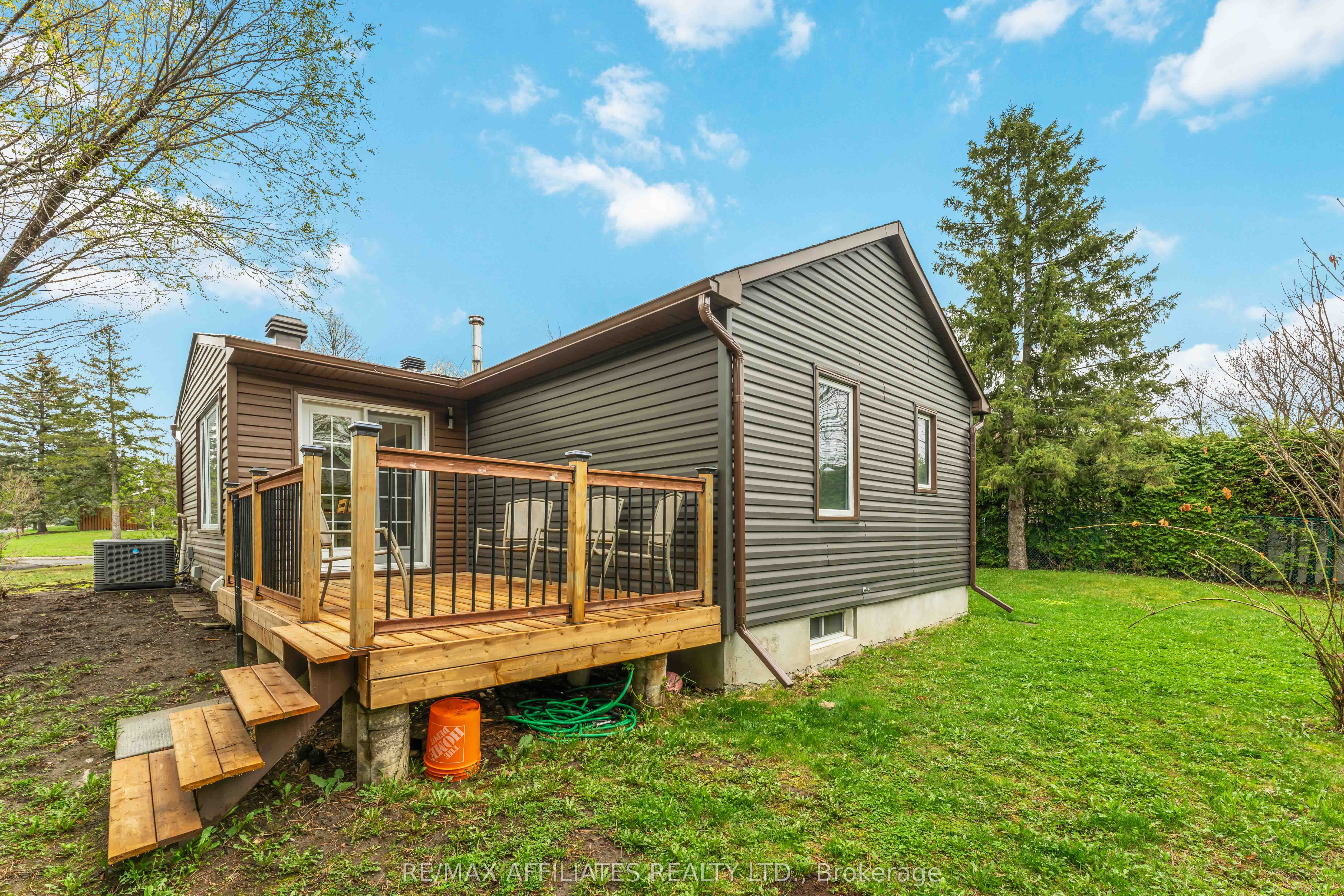 2 Teakwood Court
